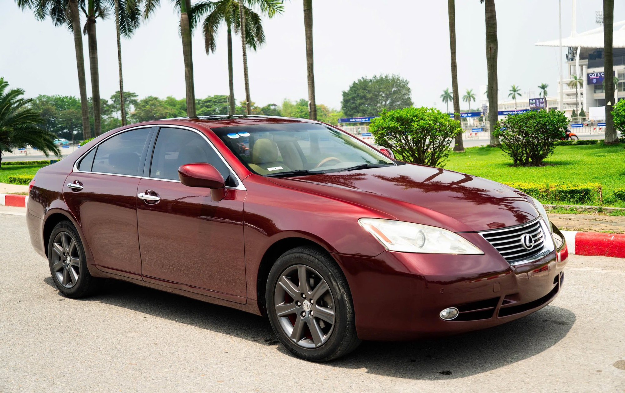 Lexus ES gần 20 năm tuổi vẫn có giá hơn 400 triệu: Chạy 140.000km, nội thất còn đẹp, ngoại thất nhuốm màu thời gian- Ảnh 2. Lexus ES gần 20 năm tuổi vẫn có giá hơn 400 triệu: Chạy 140.000km, nội thất còn đẹp, ngoại thất nhuốm màu thời gian- Ảnh 2.