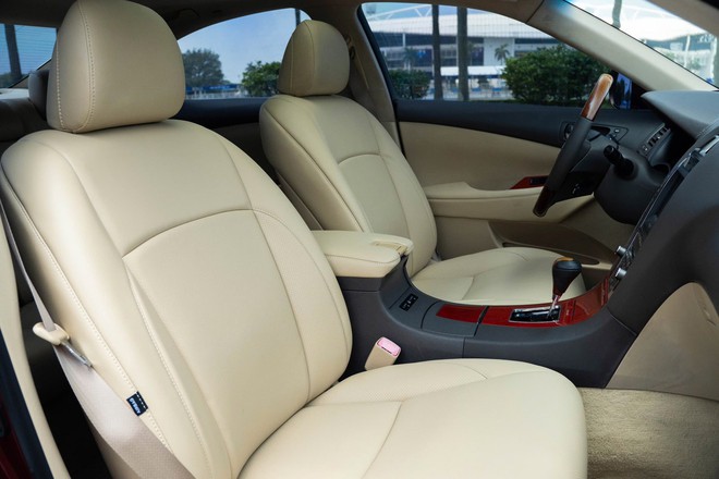 Lexus ES gần 20 năm tuổi vẫn có giá hơn 400 triệu: Chạy 140.000km, nội thất còn đẹp, ngoại thất nhuốm màu thời gian- Ảnh 14. Lexus ES gần 20 năm tuổi vẫn có giá hơn 400 triệu: Chạy 140.000km, nội thất còn đẹp, ngoại thất nhuốm màu thời gian- Ảnh 14.