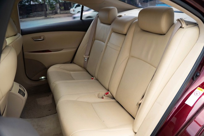 Lexus ES gần 20 năm tuổi vẫn có giá hơn 400 triệu: Chạy 140.000km, nội thất còn đẹp, ngoại thất nhuốm màu thời gian- Ảnh 16. Lexus ES gần 20 năm tuổi vẫn có giá hơn 400 triệu: Chạy 140.000km, nội thất còn đẹp, ngoại thất nhuốm màu thời gian- Ảnh 16.