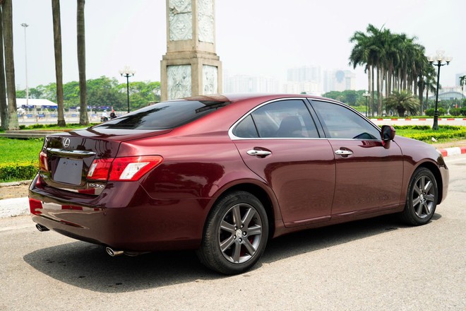 Lexus ES gần 20 năm tuổi vẫn có giá hơn 400 triệu: Chạy 140.000km, nội thất còn đẹp, ngoại thất nhuốm màu thời gian- Ảnh 5. Lexus ES gần 20 năm tuổi vẫn có giá hơn 400 triệu: Chạy 140.000km, nội thất còn đẹp, ngoại thất nhuốm màu thời gian- Ảnh 5.