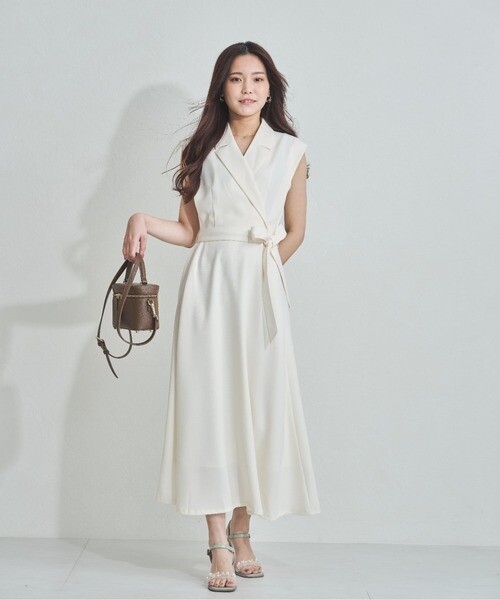 Để váy quấn phát huy tối đa vẻ đẹp, hãy ưu tiên chọn chất liệu mềm mại, có độ dày và độ co giãn vừa phải để mỗi bước đi, cử động đều thật tự tin và cuốn hút.