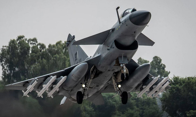 Tiêm kích J-10CE Pakistan trong một chuyến làm nhiệm vụ. Ảnh: BQP Pakistan