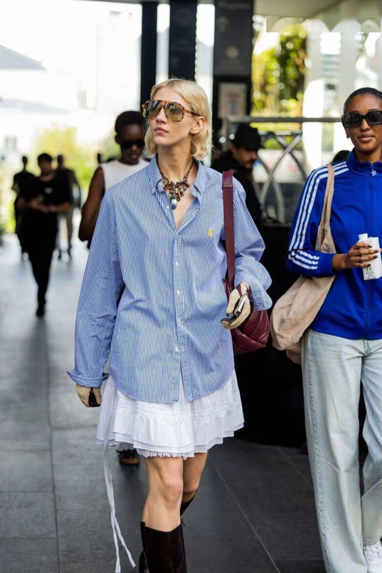 4 chiếc áo sơ mi mà tôi đang phát cuồng, chị em nên sở hữu một chiếc để trông thon gọn hơn và che đi mỡ thừa - 6