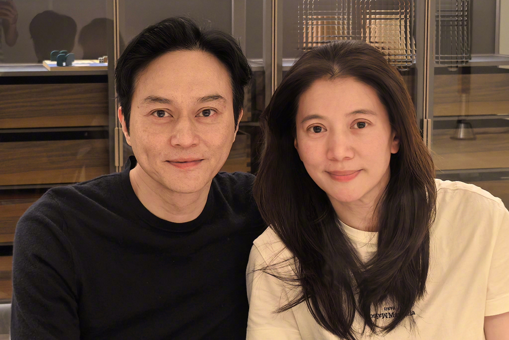 Vợ chồng Viên Vịnh Nghi kỷ niệm 24 năm cưới hồi tháng 2. Ảnh: St Headline