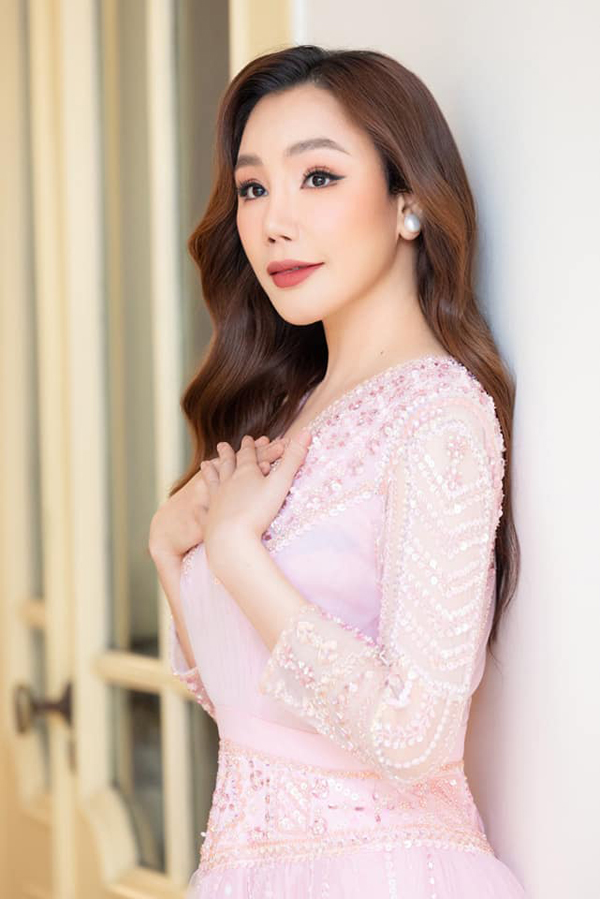 Trước những bình luận như vậy, Hồ Quỳnh Hương im lặng và không giải thích nhiều như trước đây.