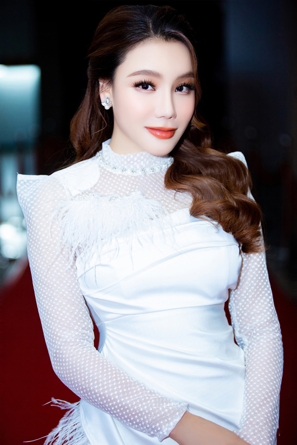 Hiện tại, cuộc sống của Hồ Quỳnh Hương bình lặng, trầm tĩnh hơn. Cô không còn như ngày xưa ăn thua với đời và có lẽ vì vậy, cô cảm thấy hạnh phúc thực sự.