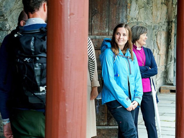 Trong đời sống hằng ngày, nữ hoàng tương lai có cuộc sống không khác gì cô gái tuổi teen khác.