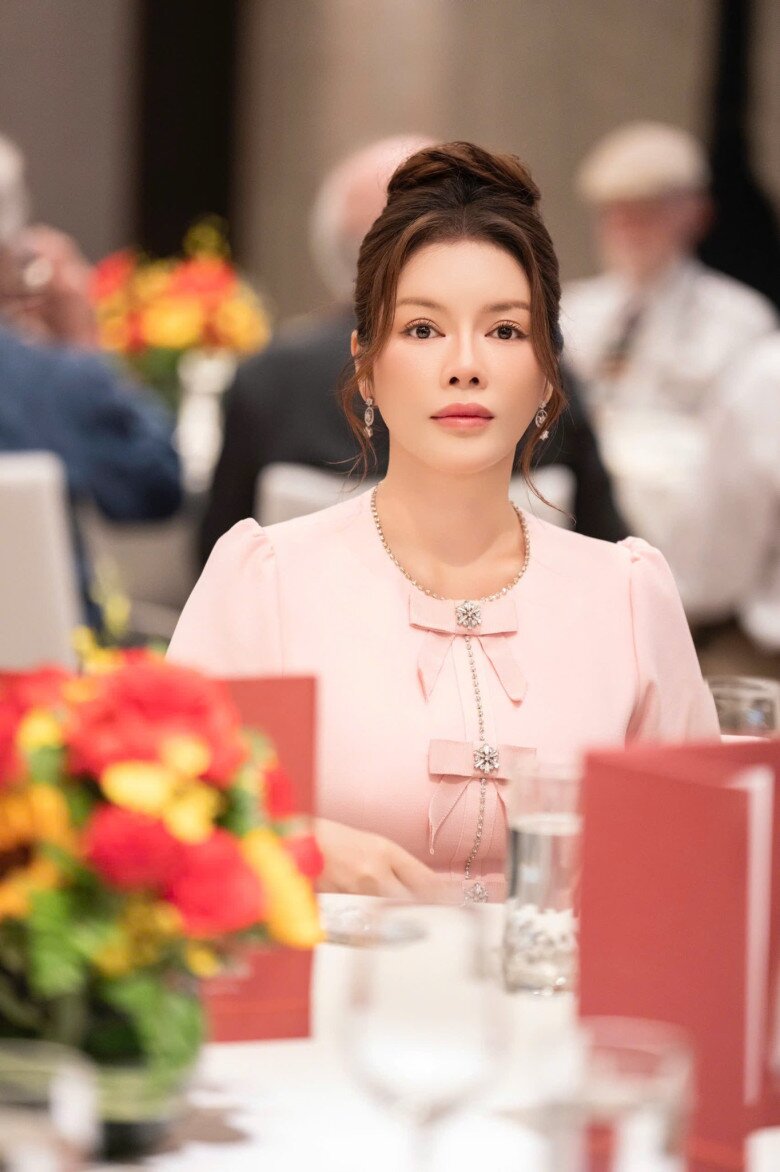 Lý Nhã Kỳ nổi danh với những vai diễn truyền hình, hình tượng gợi cảm, ngọt ngào mà tươi trẻ giúp cô được yêu mến thao năm tháng.