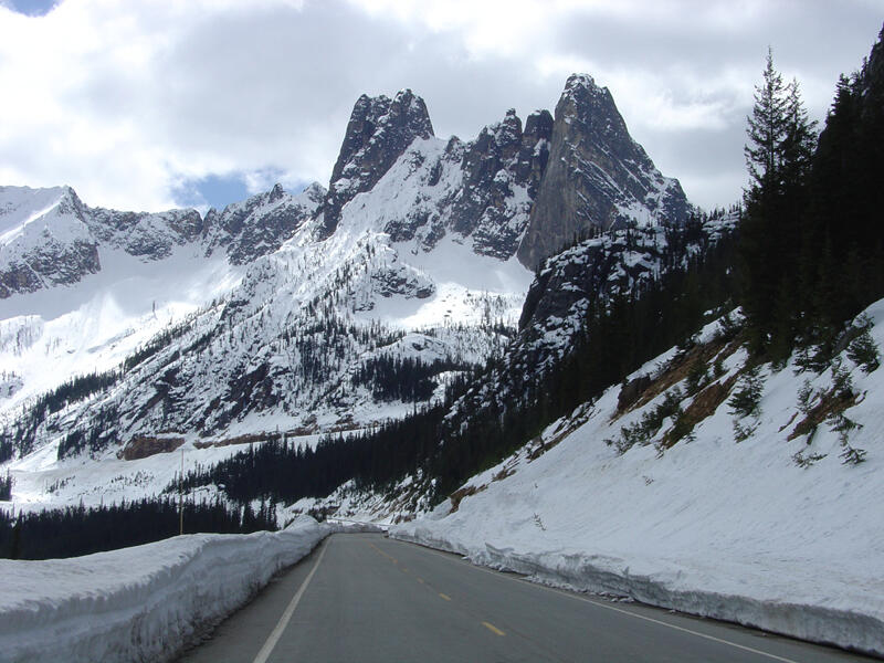 Điểm leo núi đá Early Winters Spires nổi tiếng ở dãy North Cascade, bang Washington. Ảnh: USGOV