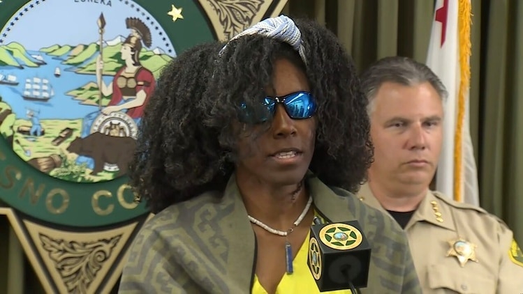 Tiffany Slaton chia sẻ hành trình sống sót trong buổi họp báo ngày 16/5 ở Fresno, California. Ảnh: ABC