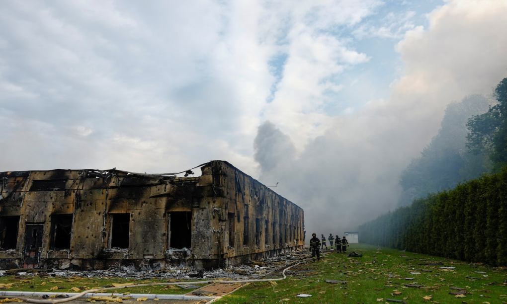 Hiện trường vụ tập kích UAV của Nga nhằm vào tỉnh Kiev, Ukraine ngày 18/5. Ảnh: Reuters