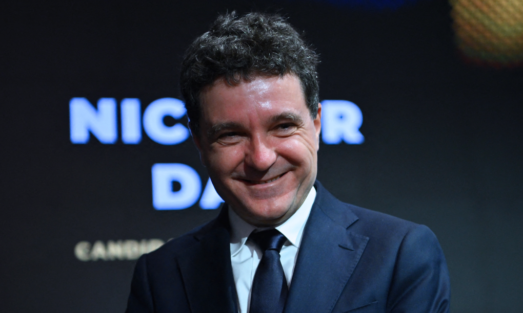 Ông Dan tại cuộc tranh luận ở Bucharest, Romania hôm 14/5. Ảnh: AFP