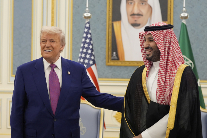 Tổng thống Mỹ Donald Trump và Thái tử Arab Saudi Mohammed bin Salman tại Cung điện Hoàng gia ở thủ đô Riyadh ngày 13/5. Ảnh: AP