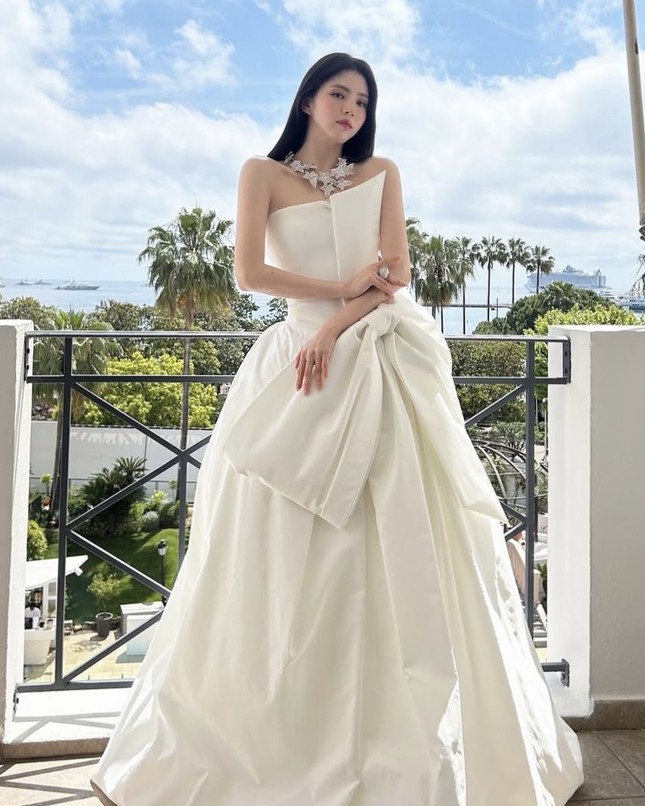 amp;#34;Khó chấmamp;#34; Han So Hee - Mina tại Cannes: Thiên nga trắng cạnh thiên nga đen - 1