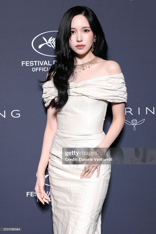 amp;#34;Khó chấmamp;#34; Han So Hee - Mina tại Cannes: Thiên nga trắng cạnh thiên nga đen - 8