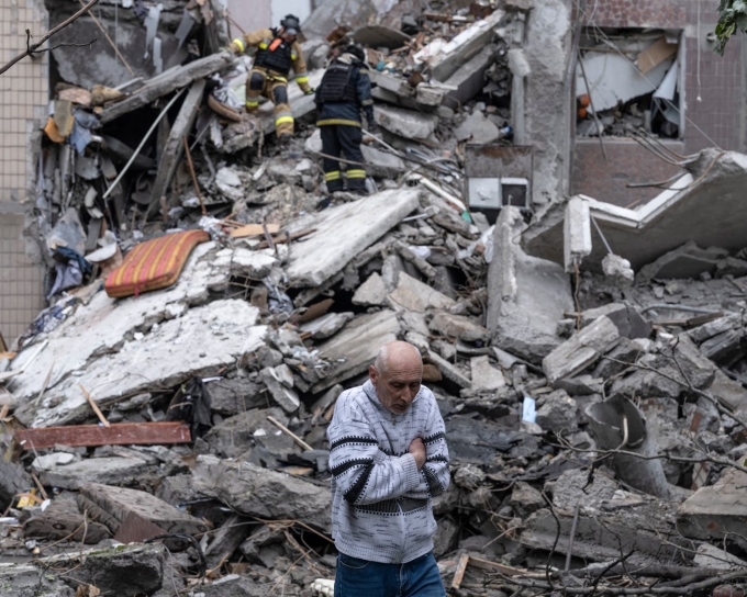 Hiện trường đổ vỡ sau một vụ tấn công ở thành phố Kostyantynivka, miền đông Ukraine. Ảnh: The Guardian