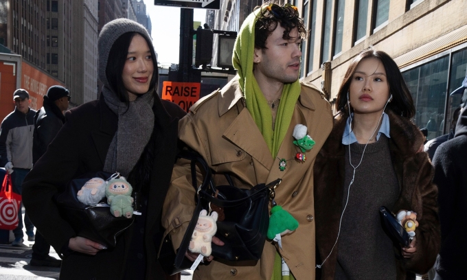 Labubu được dùng làm phụ kiện thời trang của giới trẻ. Ảnh: Fanpage Pop Mart USD