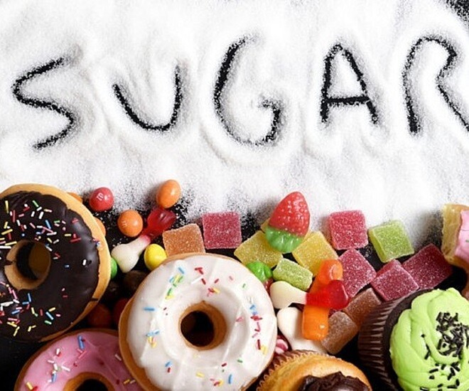 Trẻ tiếp xúc với quá nhiều đồ ăn chứa đường sẽ gây ảnh hưởng đến sức khỏe. Ảnh minh họa.