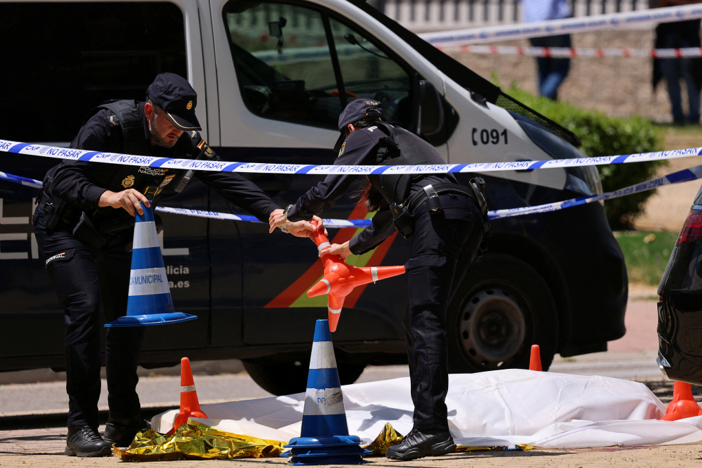 Cảnh sát tại hiện trường cựu chính trị gia Ukraine Andriy Portnov bị bắn chết ở ngoại ô Madrid, Tây Ban Nha ngày 21/5. Ảnh: Reuters