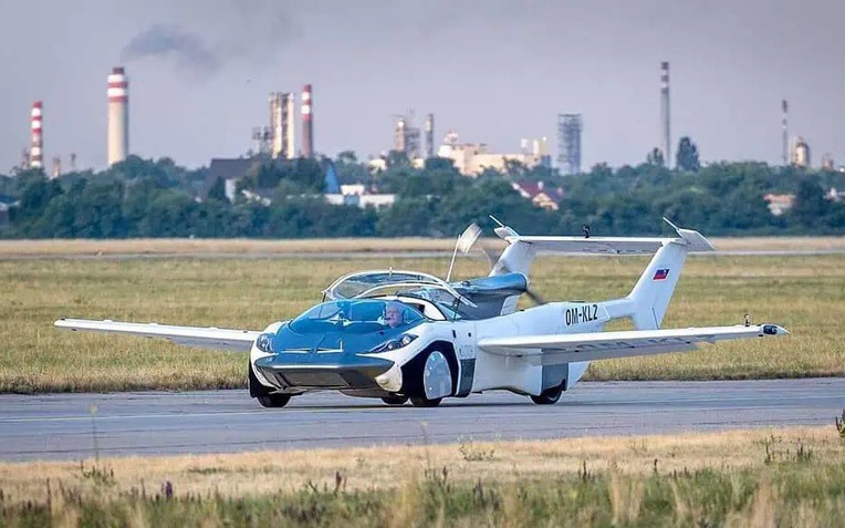 Ô tô bay đầu tiên trên thế giới chuẩn bị được sản xuất hàng loạt, giá gần 1 triệu USD- Ảnh 1.
