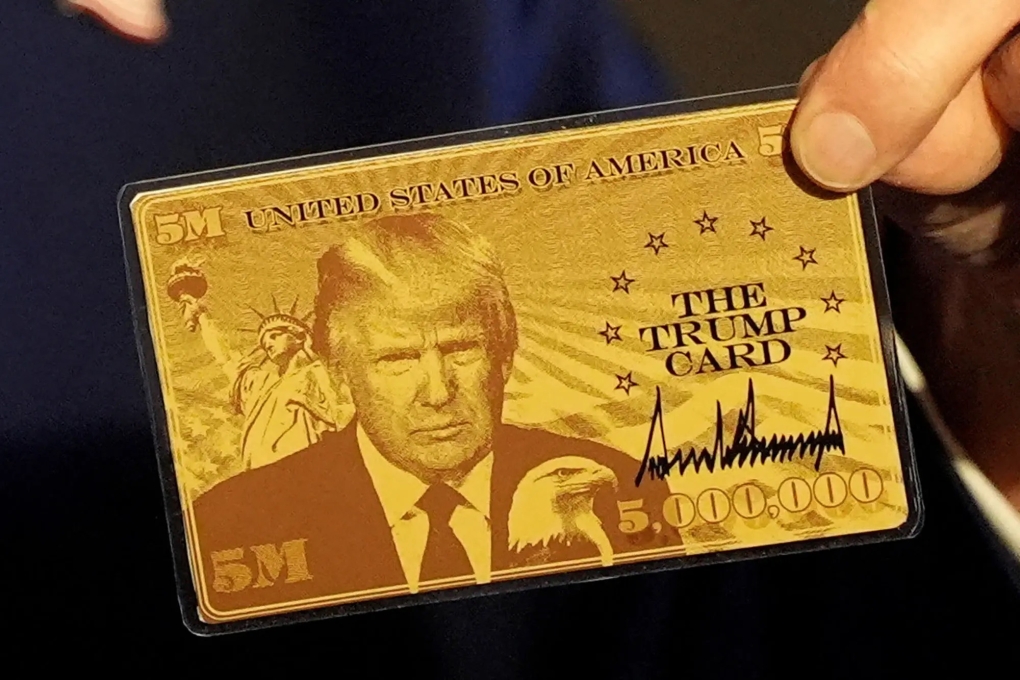 Thẻ vàng Trump Card với chữ ký của Tổng thống Mỹ được công bố hôm 4/4. Ảnh: Reuters