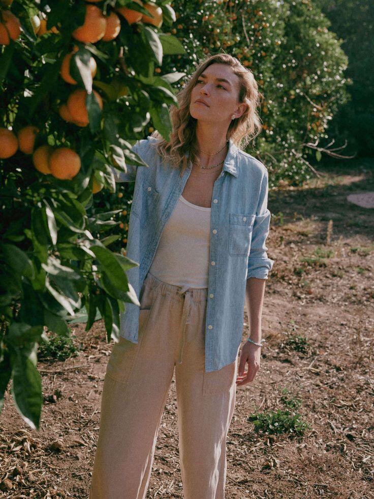 Vẫn là màu sắc jeans cá tính nhưng nhẹ nhàng hơn với chất vải chambray