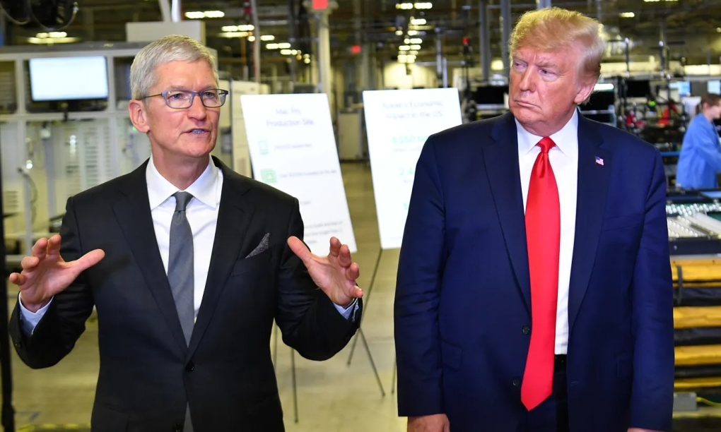 Tổng thống Mỹ Donald Trump thăm nhà máy của Apple tại Austin, Texas năm 2019. Ảnh: Reuters