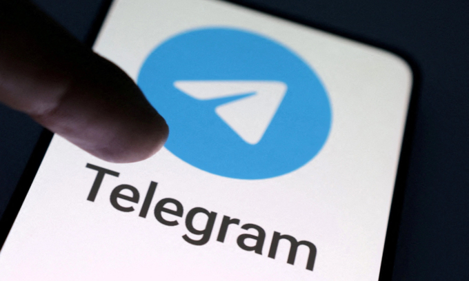 Logo ứng dụng Telegram hiển thị trên màn hình điện thoại di động hôm 27/8. Ảnh: Reuters