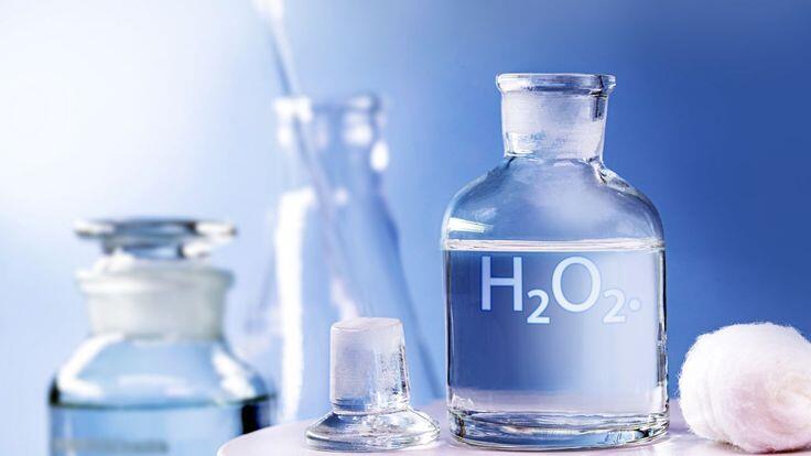 Oxy già có thể tẩy tóc vì có khả năng tác động vào phần lõi sâu và phá vỡ melanin trong lõi tóc làm tóc sáng hơn 