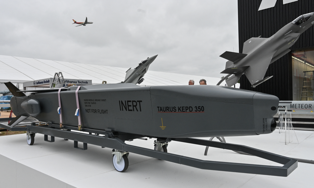 Mô hình tên lửa Taurus được trưng bày tại triển lãm hàng không ở Đức tháng 6/2024. Ảnh: AFP