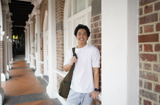 Gerald Lee, một kỹ sư, theo đuổi sự nghiệp tư vấn tài chính tại Singapore vì giờ giấc làm việc linh hoạt và không có giới hạn lương. Ảnh: Kolette Lim