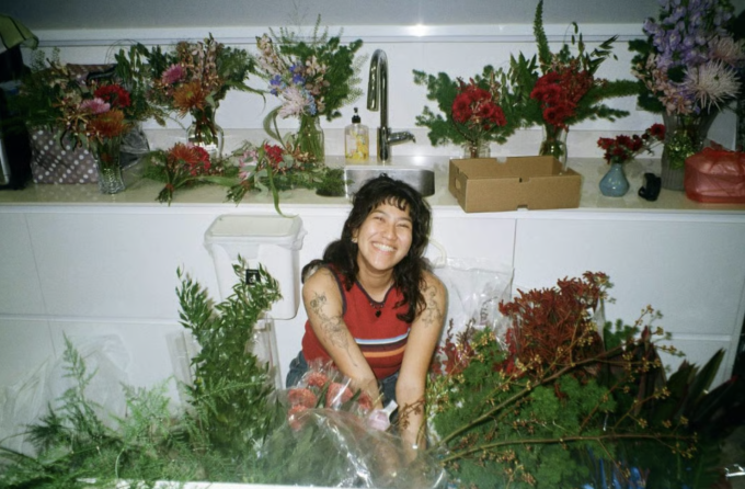 Rachel Cheong, cử nhân ngành Truyền thông, theo đuổi nghề cắm hoa không cần bằng cấp. Ảnh: Rachel Cheong