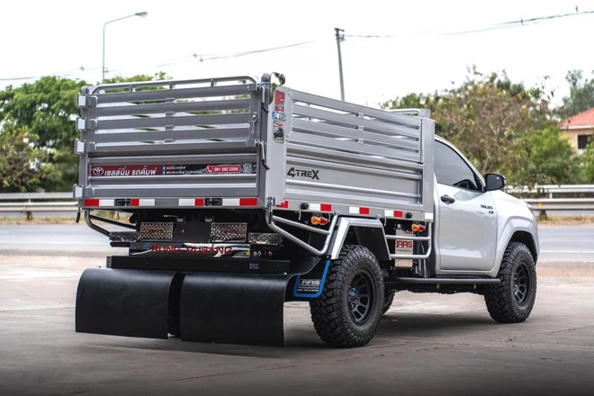 Toyota Hilux 'lột xác' thành xe ben mà không cần cắt xẻ: Chở tới 5 tấn, có cả cần cẩu tự bốc hàng- Ảnh 12.