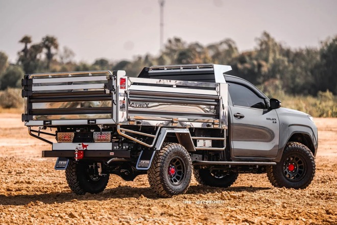Toyota Hilux 'lột xác' thành xe ben mà không cần cắt xẻ: Chở tới 5 tấn, có cả cần cẩu tự bốc hàng- Ảnh 18.