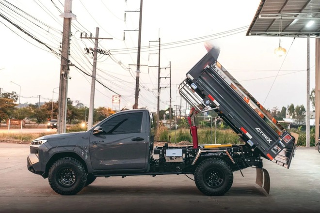 Toyota Hilux 'lột xác' thành xe ben mà không cần cắt xẻ: Chở tới 5 tấn, có cả cần cẩu tự bốc hàng- Ảnh 21.