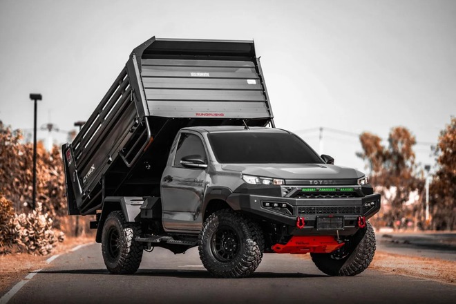 Toyota Hilux 'lột xác' thành xe ben mà không cần cắt xẻ: Chở tới 5 tấn, có cả cần cẩu tự bốc hàng- Ảnh 24.