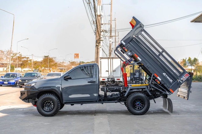 Toyota Hilux 'lột xác' thành xe ben mà không cần cắt xẻ: Chở tới 5 tấn, có cả cần cẩu tự bốc hàng- Ảnh 30.