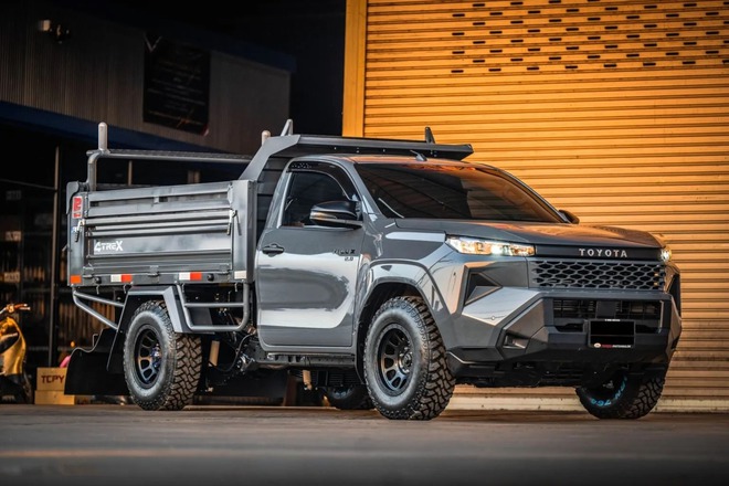 Toyota Hilux 'lột xác' thành xe ben mà không cần cắt xẻ: Chở tới 5 tấn, có cả cần cẩu tự bốc hàng- Ảnh 9.