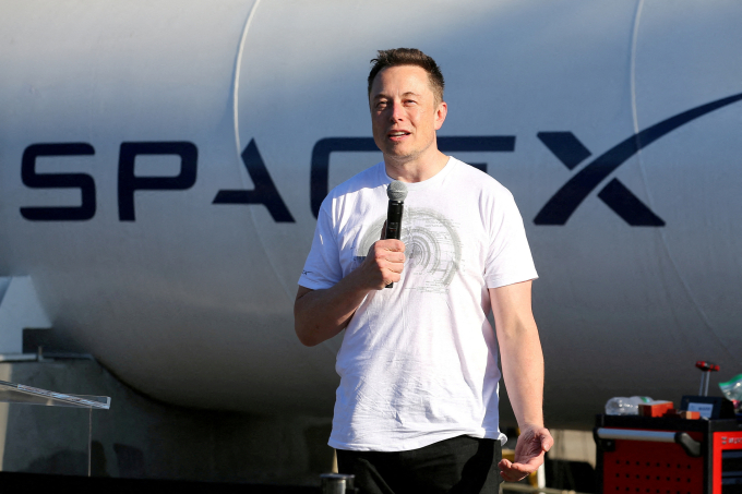 Elon Musk phát biểu tại một sự kiện của SpaceX tại California tháng 8/2017. Ảnh: Reuters