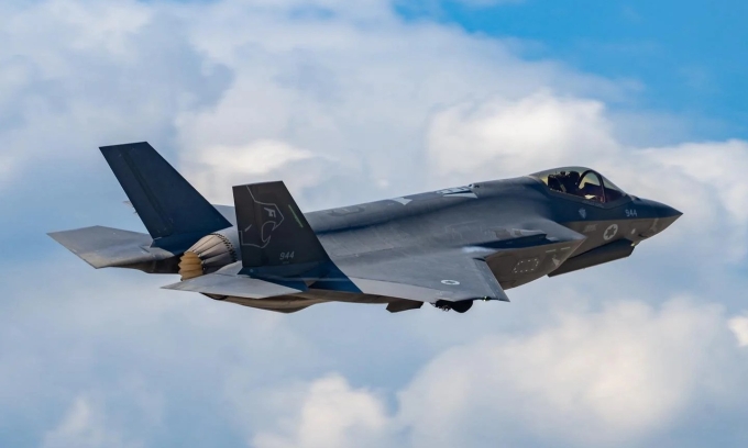 Tiêm kích F-35 Israel lên đường tập kích Iran trong ảnh đăng hôm 3/3. Ảnh: IDF