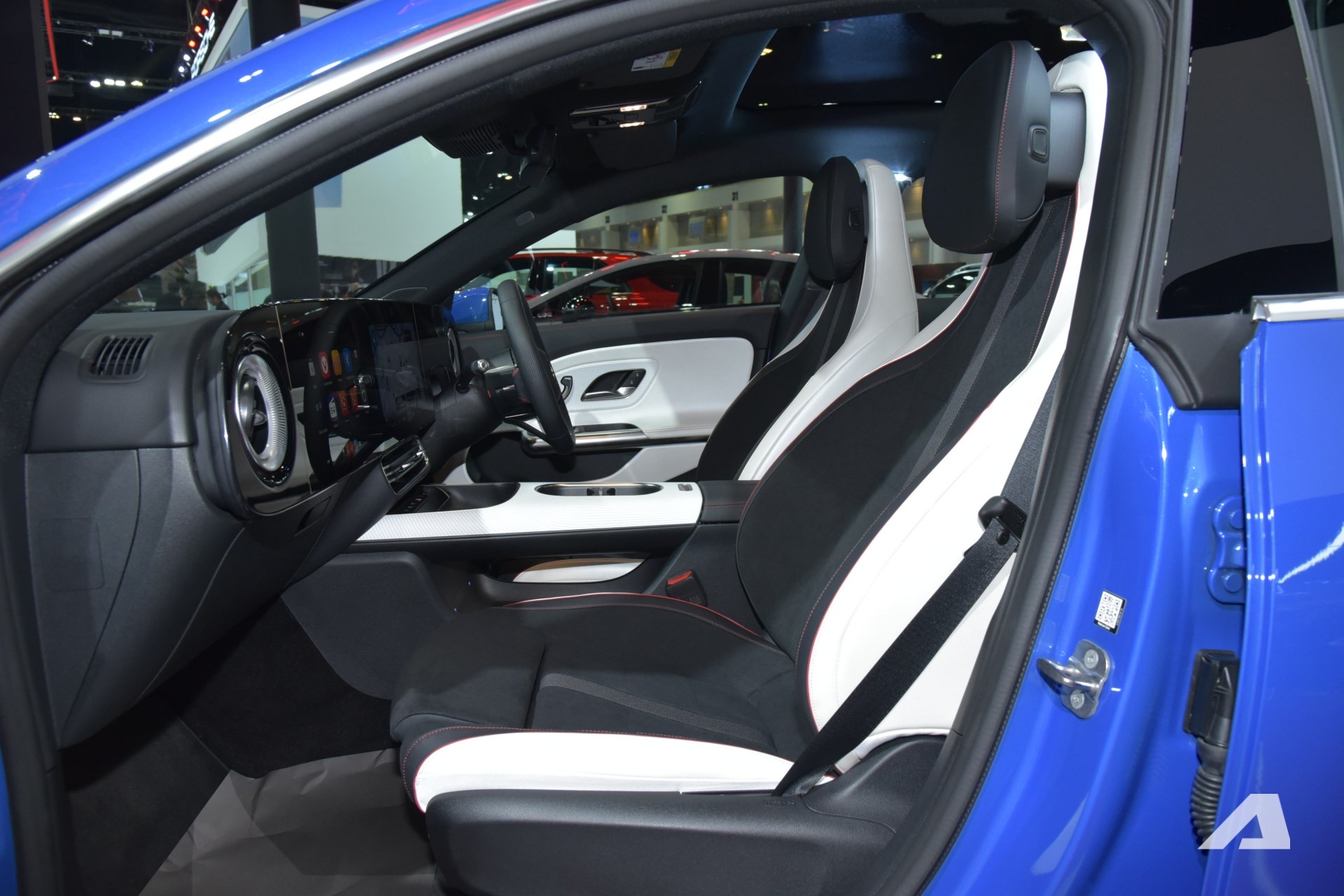 Mercedes-Benz CLA 2026 giá dự kiến từ gần 1,7 tỷ đồng tại Việt Nam: Có gói thể thao, mạnh hơn 220hp, chạy tới hơn 500km/sạc- Ảnh 9.