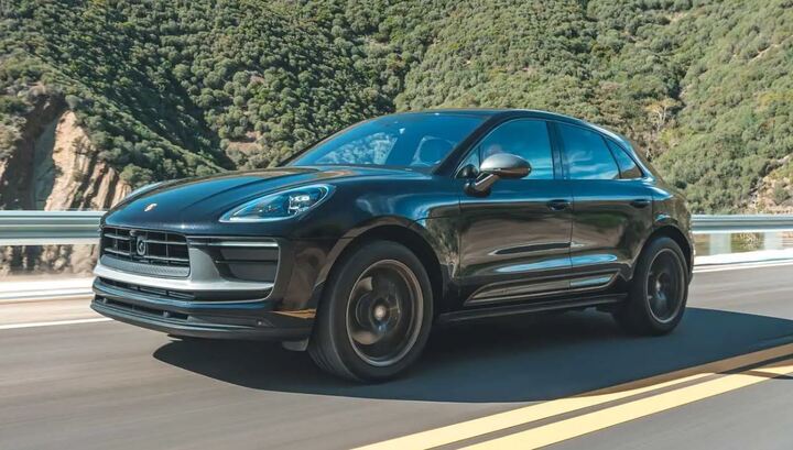 Porsche tăng tốc tích trữ Macan chạy xăng trước giờ 'khai tử'- Ảnh 1.