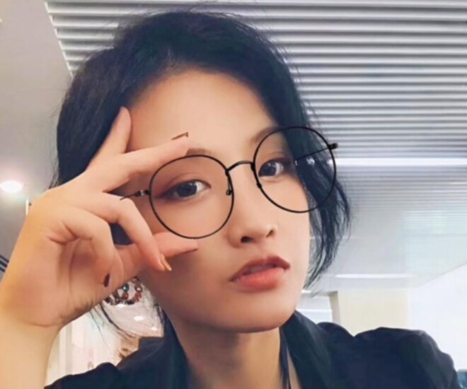 Chị đẹp biết lái trực thăng cưới chồng kiến trúc sư Nga kém 5 tuổi, con gái mới 1 tuổi đã tới Bắc Cực trượt tuyết - 1