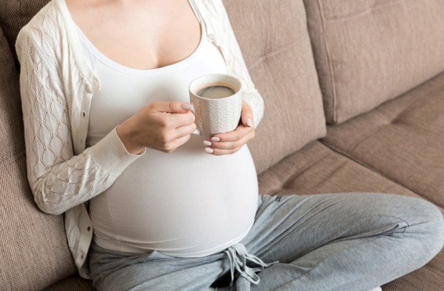 Ngoài cà phê, bà bầu cần chú ý hàm lượng caffeine trong thực phẩm và đồ uống khác.