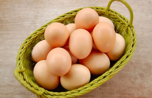 Lòng đỏ trứng gà có tác dụng dưỡng huyết, bổ tinh.