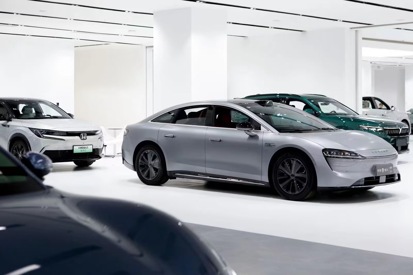 Chủ xe điện Trung Quốc hoang mang vì xe bị “khóa pin” từ xa, quãng đường tụt từ 500 km xuống chưa tới 300 km- Ảnh 2.