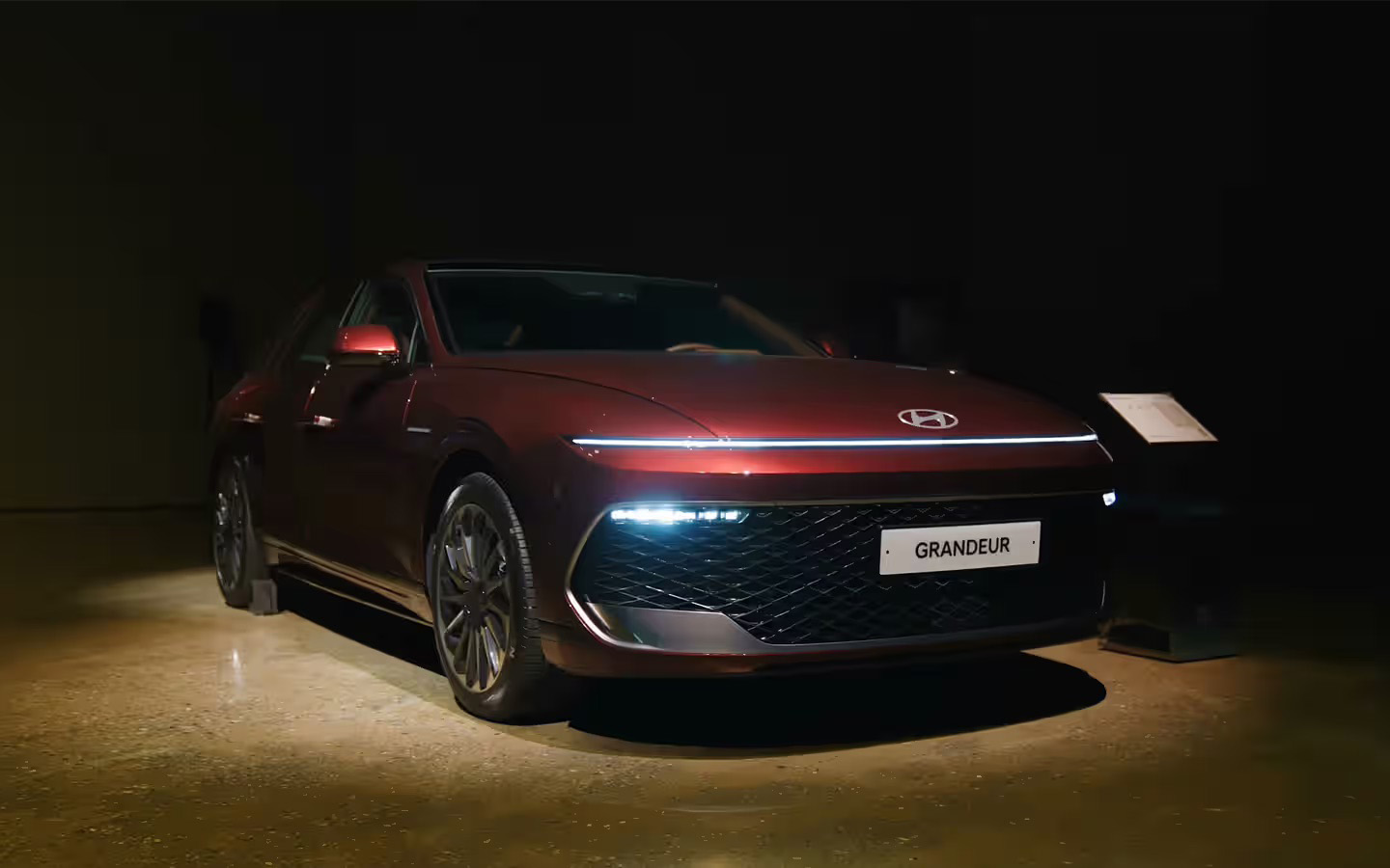 Hyundai Grandeur 2026 gây bất ngờ với hơn 10.200 đơn ngày đầu mở bán, lý do từ thay đổi lớn sắp áp dụng trên loạt xe mới khác của hãng- Ảnh 1. Hyundai Grandeur 2026 gây bất ngờ với hơn 10.200 đơn ngày đầu mở bán, lý do từ thay đổi lớn sắp áp dụng trên loạt xe mới khác của hãng- Ảnh 1.