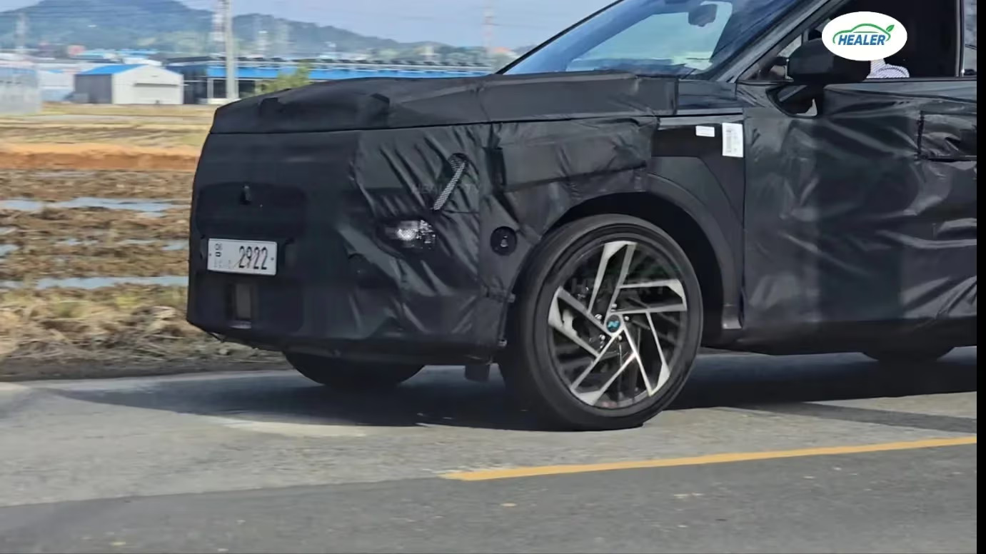 Hyundai Tucson N-Line đời mới lần đầu lộ diện: Thiết kế hầm hố hơn, mâm lớn, màn hình lớn tích hợp AI, động cơ sẽ mạnh hơn bản thường- Ảnh 2.