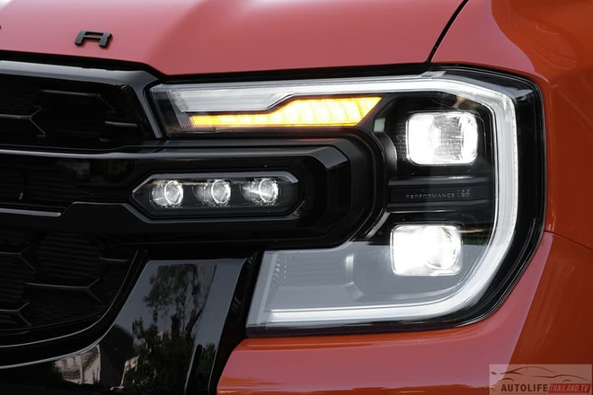 Ford Ranger Wildtrak X 2026 giá quy đổi gần 1,2 tỷ đồng ở gần Việt Nam: Máy 3.0L V6, có AWD, phuộc hàng hiệu, lốp ‘béo’ như Raptor- Ảnh 4.