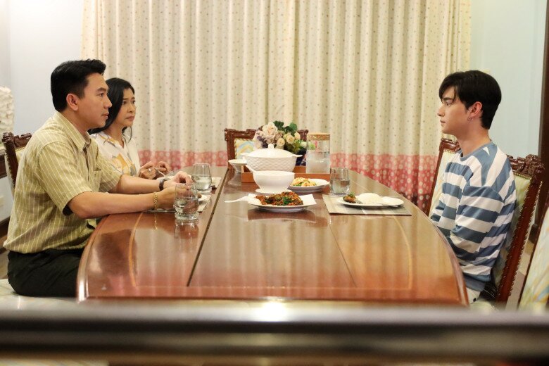 Mẹ kế mới mất 1 năm, bố đã dẫn một người phụ nữ khác về nhà. (Ảnh minh họa)